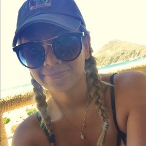 Meet your Posher, Stephanie